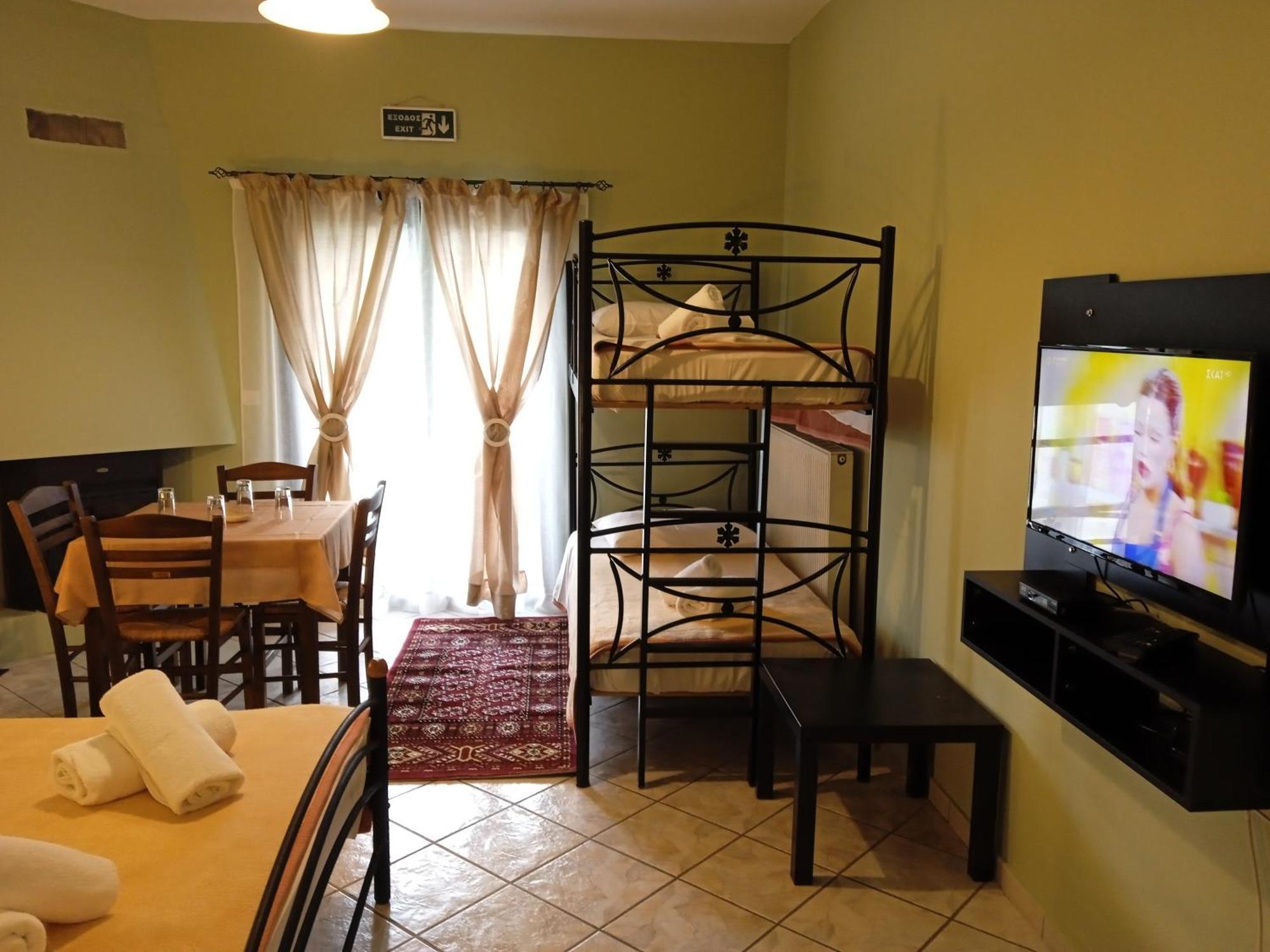 Guesthouse Eleftherios 칼라브리타 외부 사진