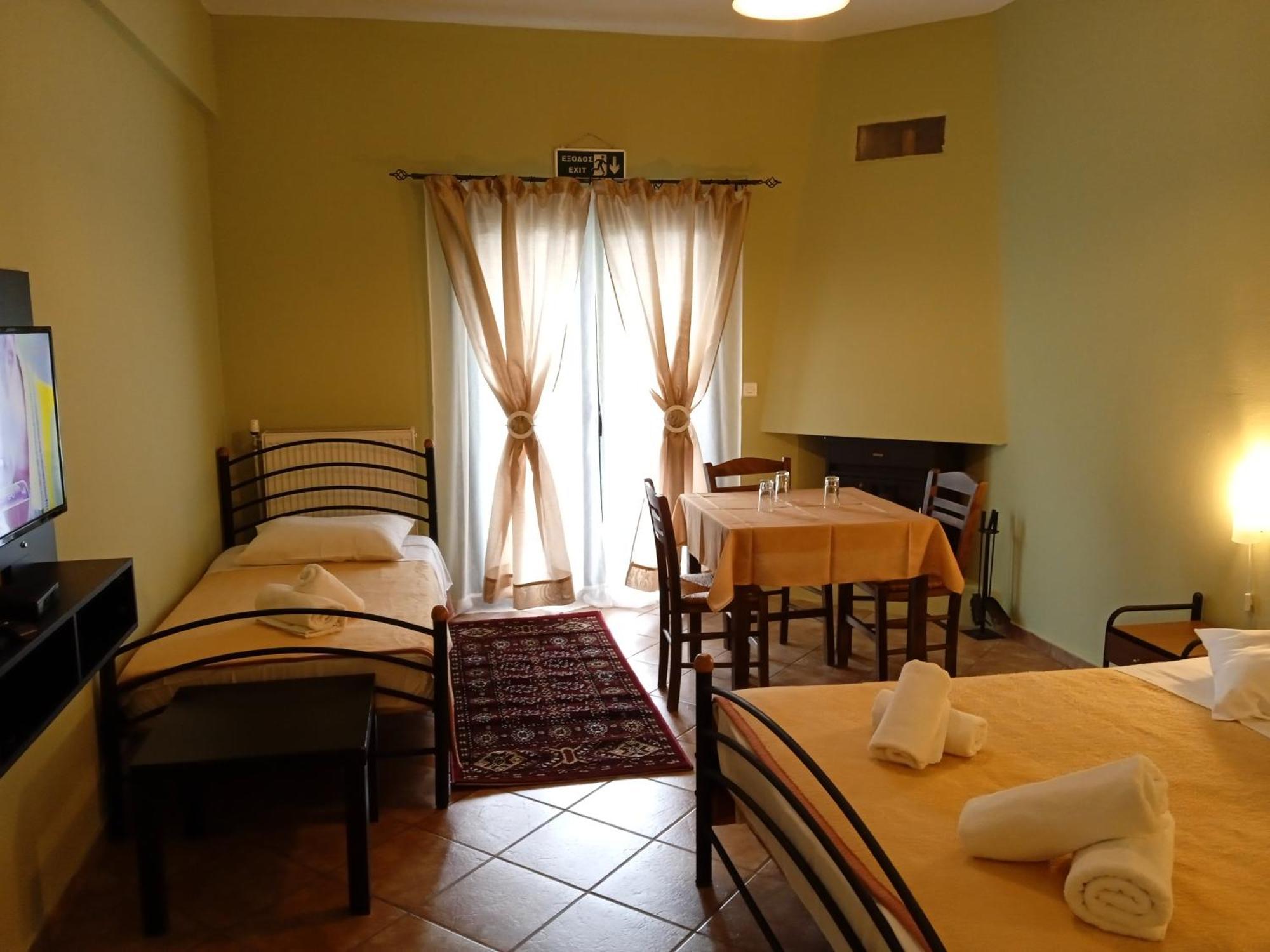Guesthouse Eleftherios 칼라브리타 외부 사진